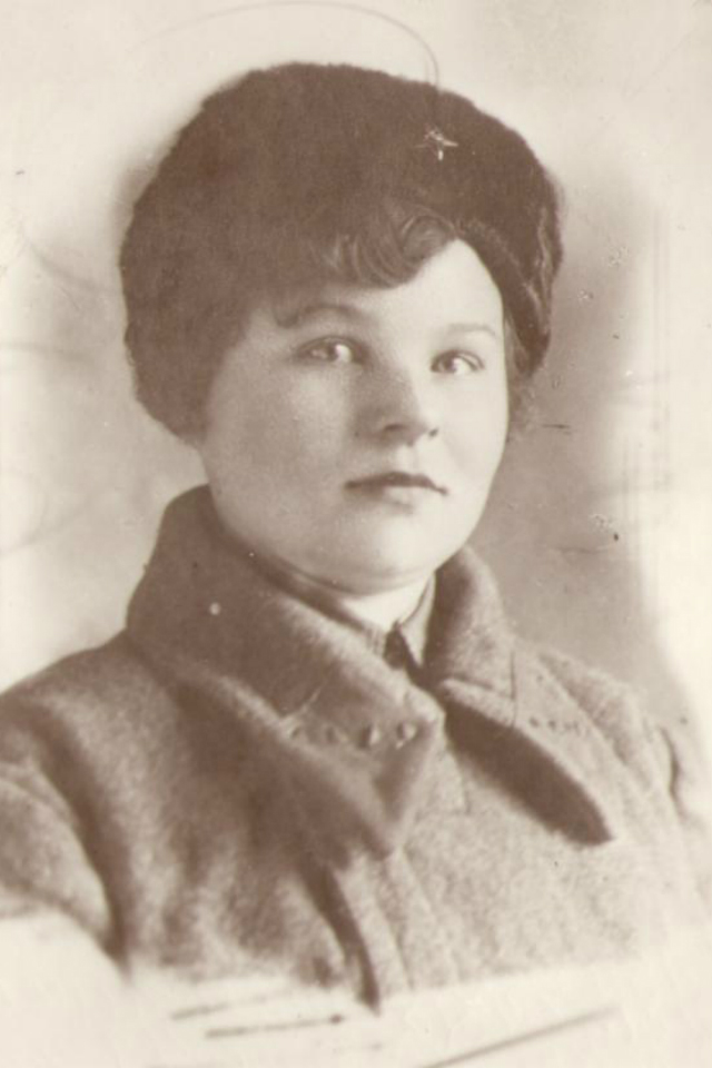 Моя бабушка - старшина медицинской службы Варвара Андреевна Котлярова (17.12.1924-04.12.2015), участница Сталинградской битвы, встретившая известие о Победе 9 мая 1945 года в Вене.